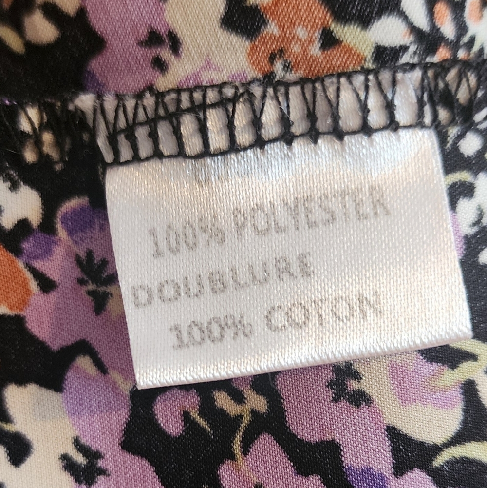 V-Neck Flower Dress with Buttons - Picture 5 of 11